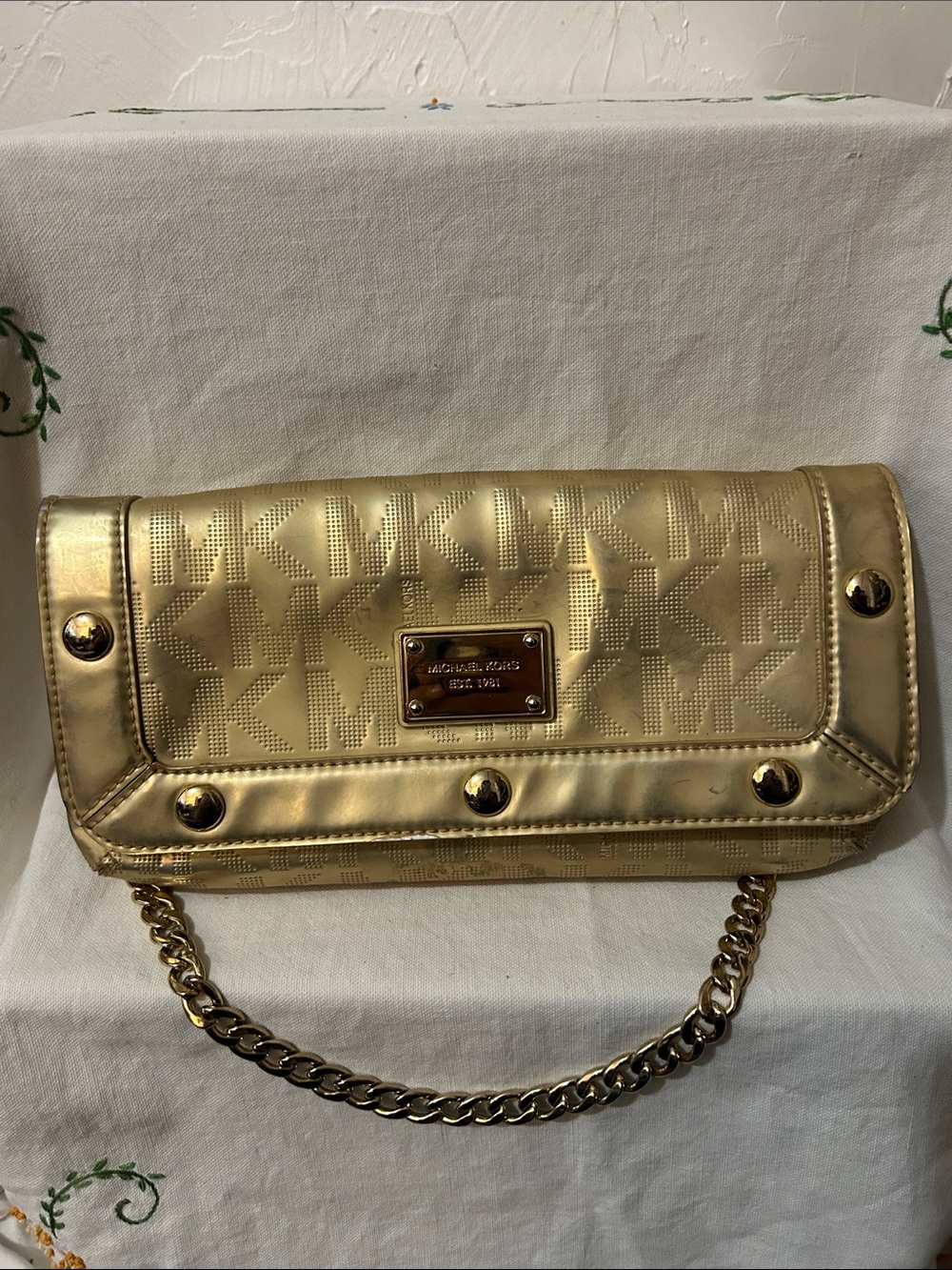 Michael Kors Metallic Gold Shoulder Bag with Chain Strap - Picture 3 of 9